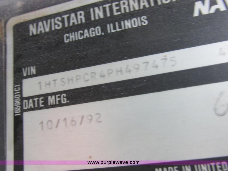 image for item I8821 1993 International 4900 vacuum truck