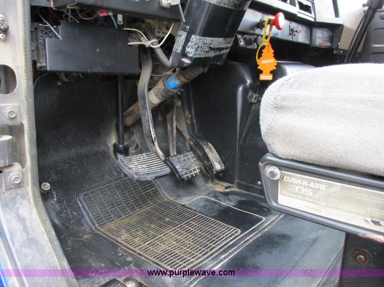 image for item I8821 1993 International 4900 vacuum truck