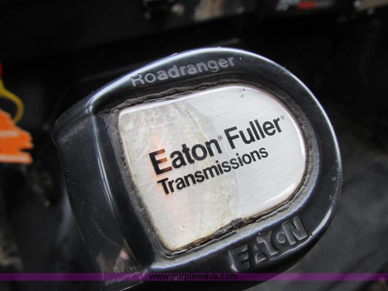 image for item I8821 1993 International 4900 vacuum truck