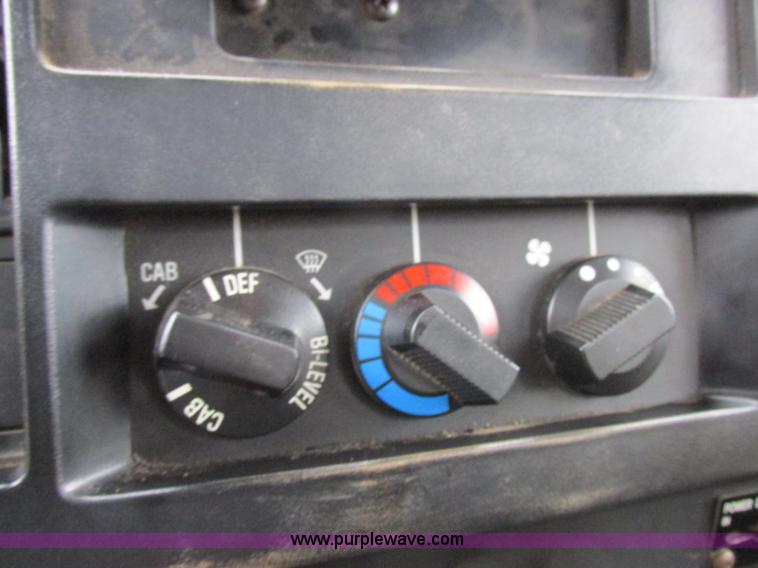 image for item I8821 1993 International 4900 vacuum truck
