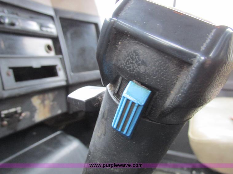 image for item I8821 1993 International 4900 vacuum truck