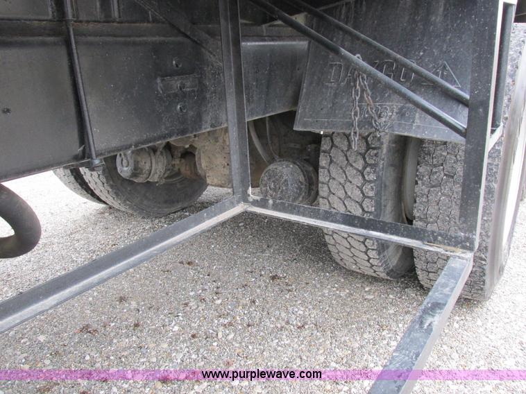 image for item I8821 1993 International 4900 vacuum truck