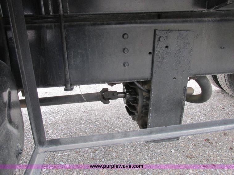 image for item I8821 1993 International 4900 vacuum truck