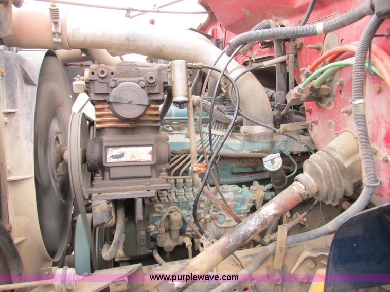 image for item I8821 1993 International 4900 vacuum truck