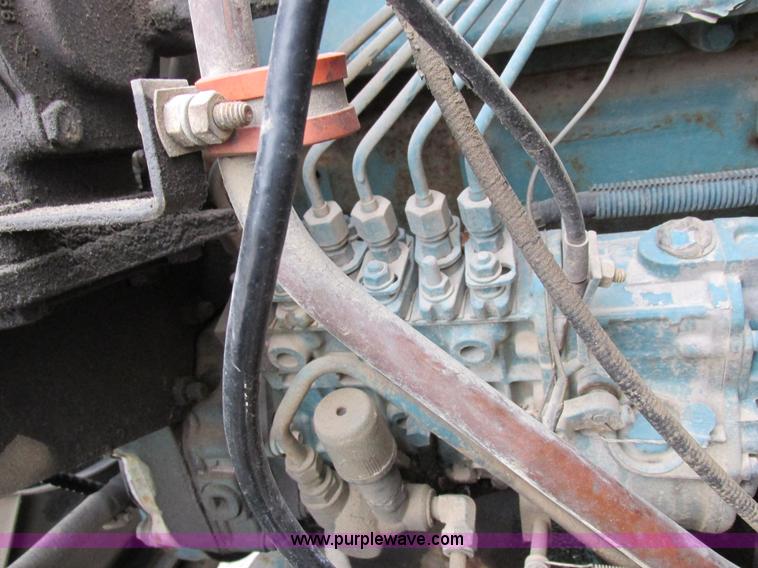 image for item I8821 1993 International 4900 vacuum truck