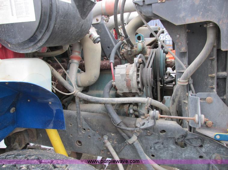 image for item I8821 1993 International 4900 vacuum truck