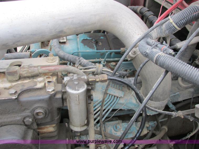 image for item I8821 1993 International 4900 vacuum truck