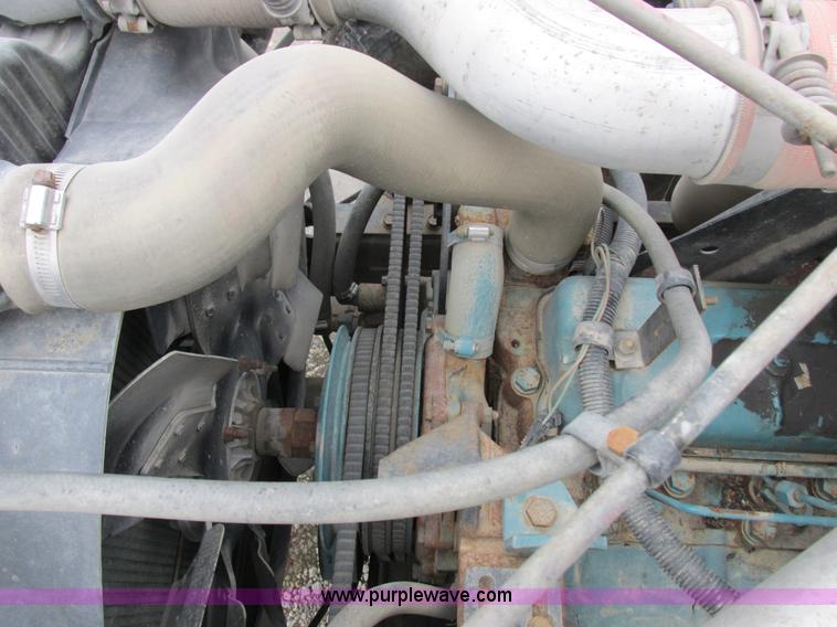 image for item I8821 1993 International 4900 vacuum truck