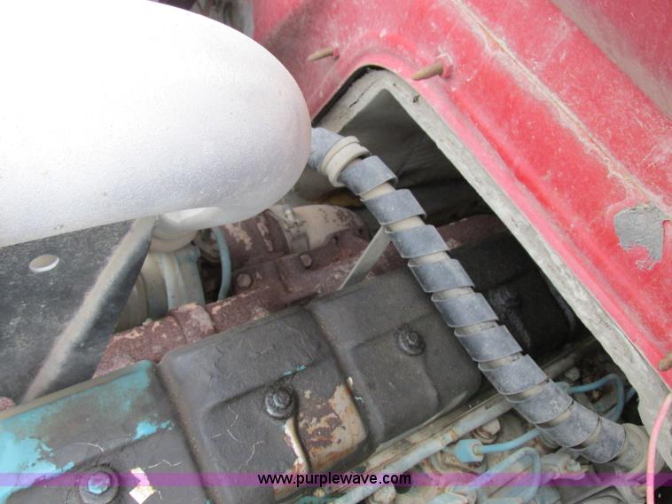 image for item I8821 1993 International 4900 vacuum truck