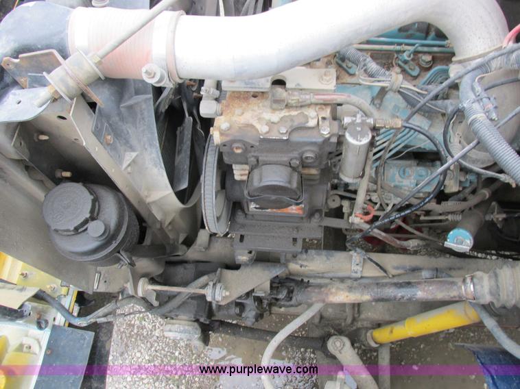 image for item I8821 1993 International 4900 vacuum truck