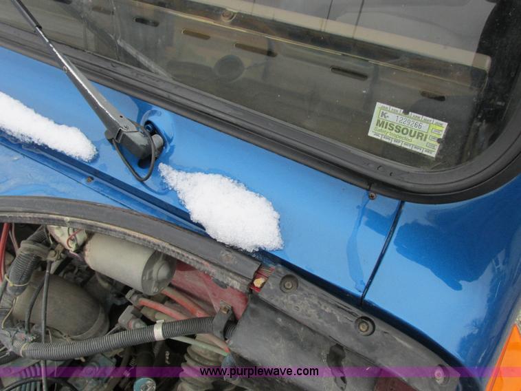 image for item I8821 1993 International 4900 vacuum truck