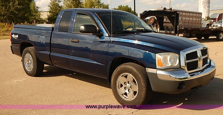 image for item J3051 2005 Dodge Dakota SLT pickup truck