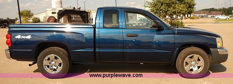 image for item J3051 2005 Dodge Dakota SLT pickup truck