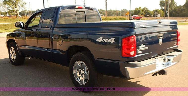 image for item J3051 2005 Dodge Dakota SLT pickup truck