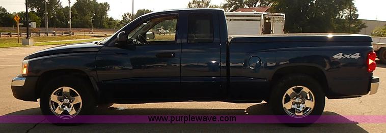 image for item J3051 2005 Dodge Dakota SLT pickup truck