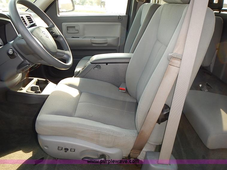 image for item J3051 2005 Dodge Dakota SLT pickup truck