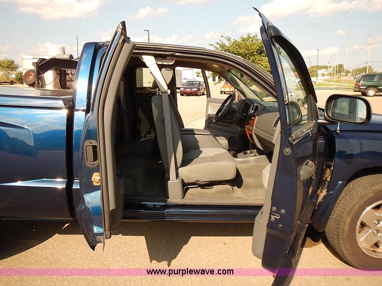 image for item J3051 2005 Dodge Dakota SLT pickup truck