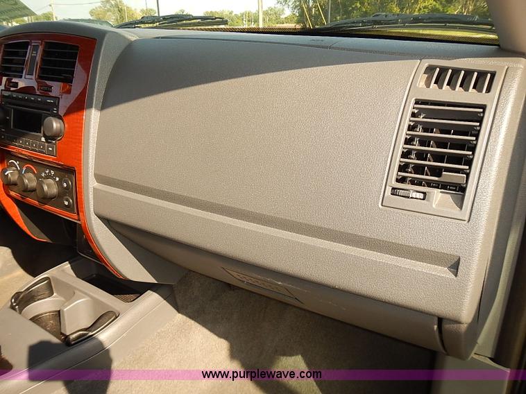 image for item J3051 2005 Dodge Dakota SLT pickup truck