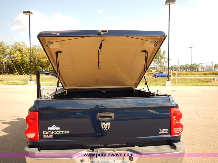 image for item J3051 2005 Dodge Dakota SLT pickup truck