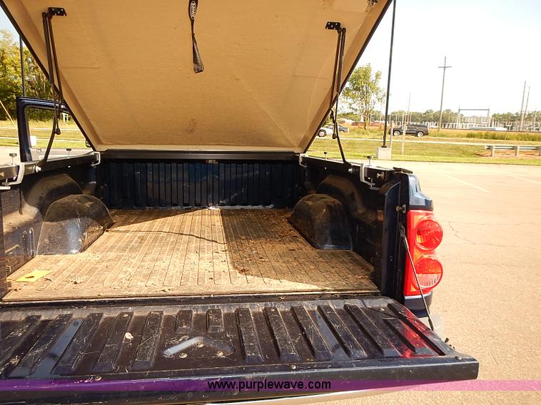 image for item J3051 2005 Dodge Dakota SLT pickup truck