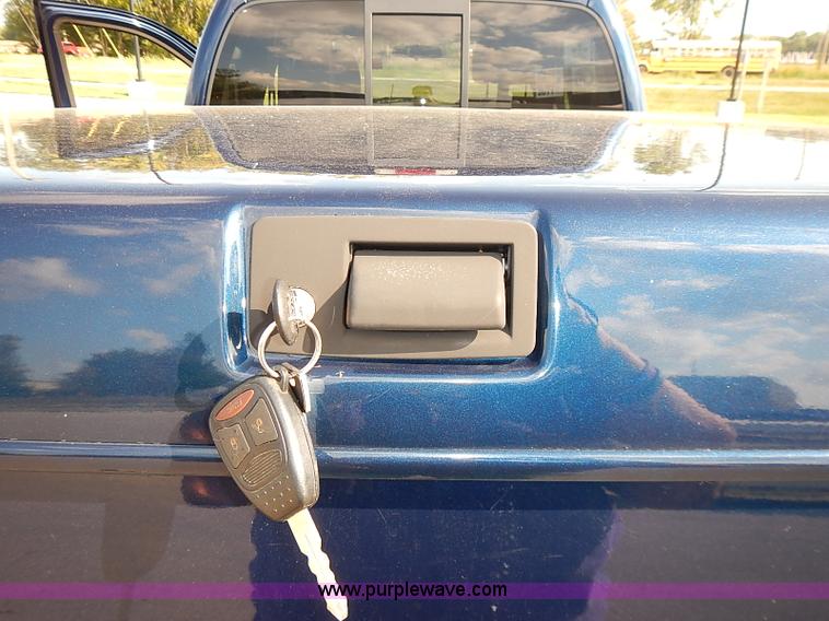 image for item J3051 2005 Dodge Dakota SLT pickup truck