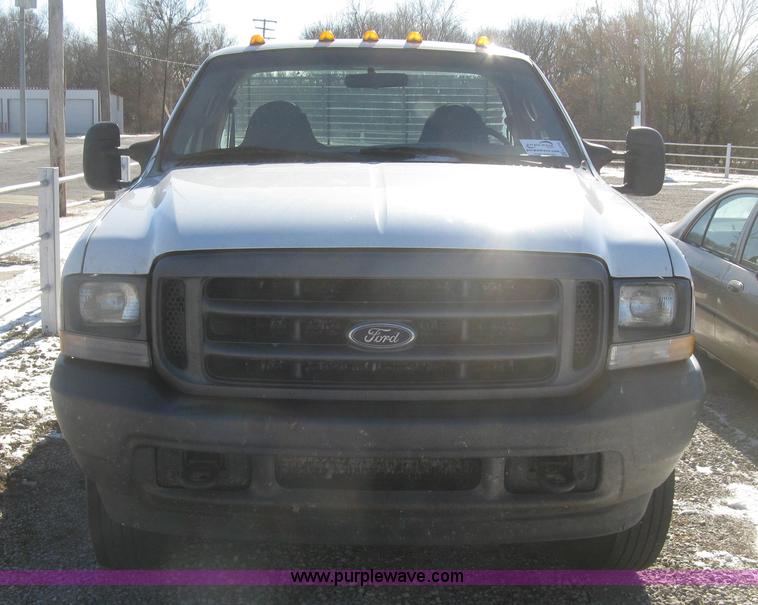 image for item K2772 2003 Ford F450 Super Duty XL flatbed truck