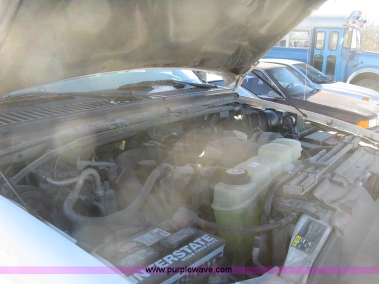 image for item K2772 2003 Ford F450 Super Duty XL flatbed truck