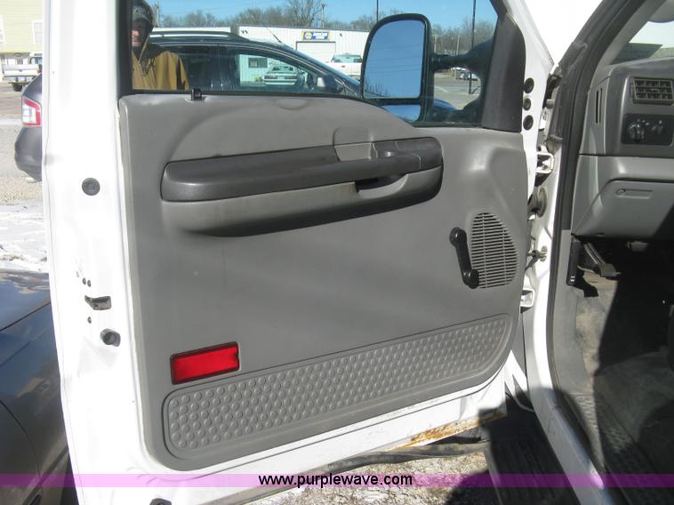 image for item K2772 2003 Ford F450 Super Duty XL flatbed truck