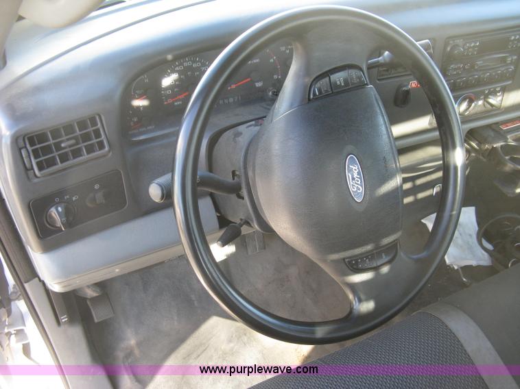 image for item K2772 2003 Ford F450 Super Duty XL flatbed truck