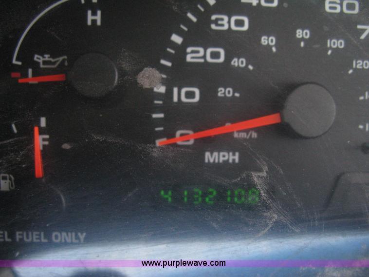 image for item K2772 2003 Ford F450 Super Duty XL flatbed truck