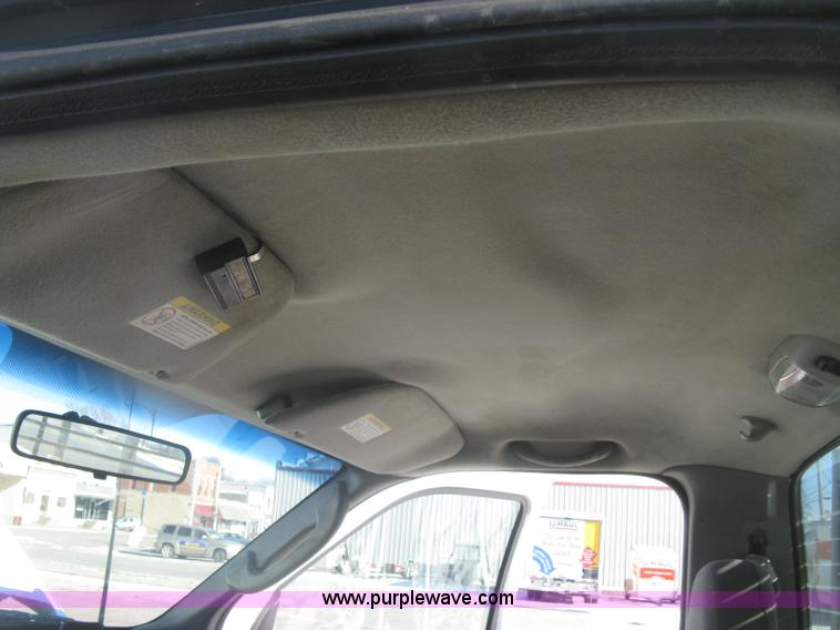 image for item K2772 2003 Ford F450 Super Duty XL flatbed truck