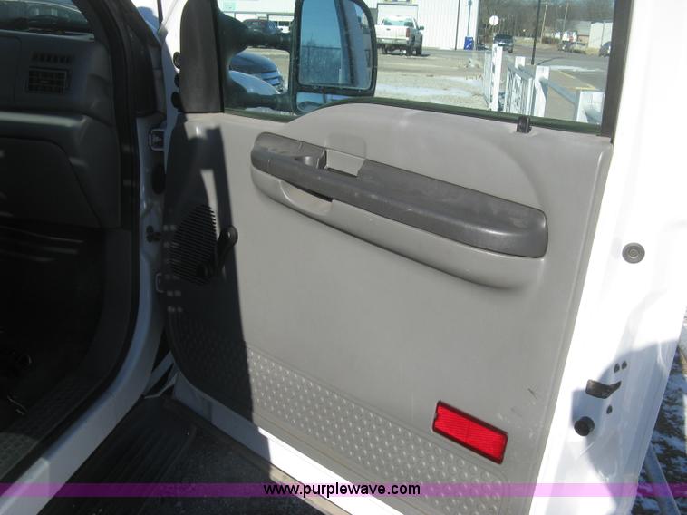 image for item K2772 2003 Ford F450 Super Duty XL flatbed truck