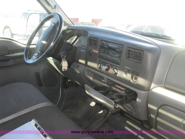 image for item K2772 2003 Ford F450 Super Duty XL flatbed truck