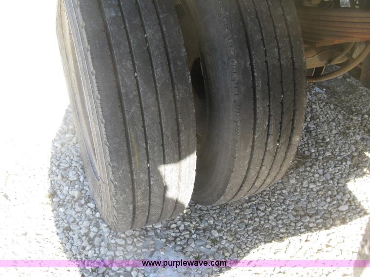 image for item K2772 2003 Ford F450 Super Duty XL flatbed truck