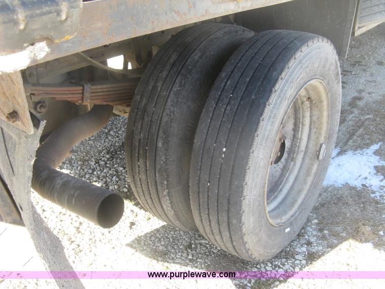 image for item K2772 2003 Ford F450 Super Duty XL flatbed truck