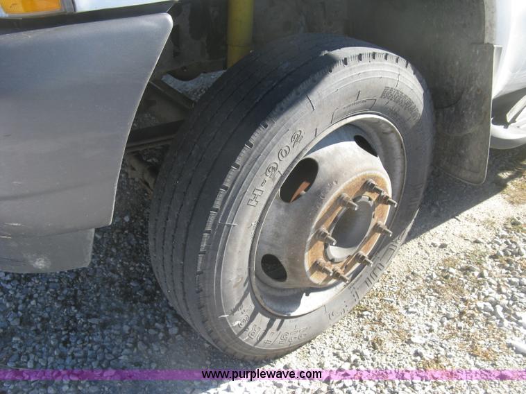 image for item K2772 2003 Ford F450 Super Duty XL flatbed truck