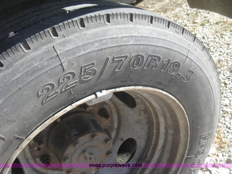 image for item K2772 2003 Ford F450 Super Duty XL flatbed truck