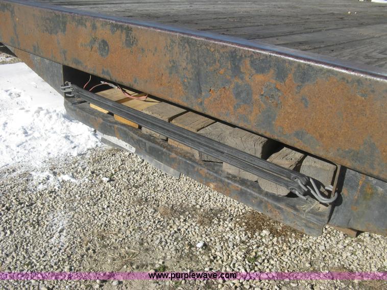 image for item K2772 2003 Ford F450 Super Duty XL flatbed truck