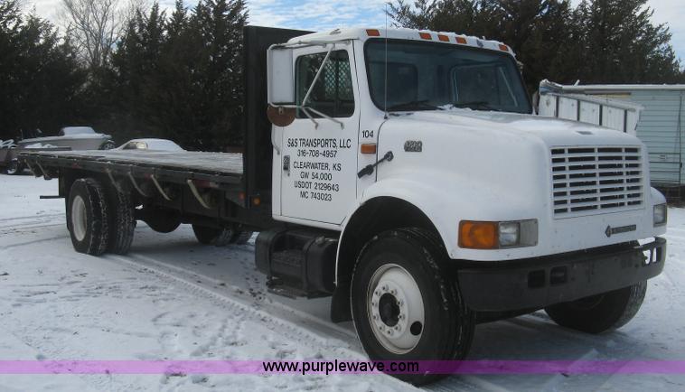 image for item K2773 2000 International 4700 flatbed truck