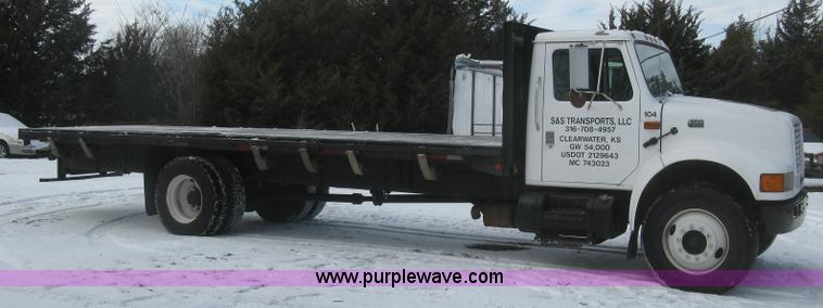 image for item K2773 2000 International 4700 flatbed truck