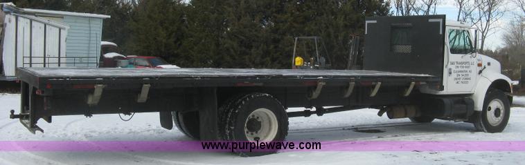 image for item K2773 2000 International 4700 flatbed truck
