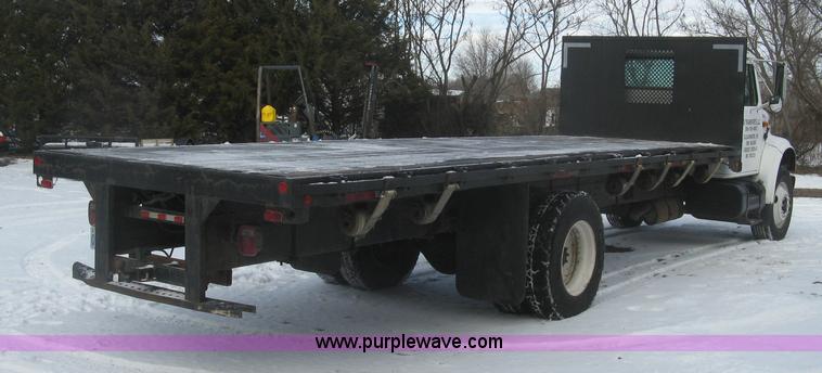 image for item K2773 2000 International 4700 flatbed truck