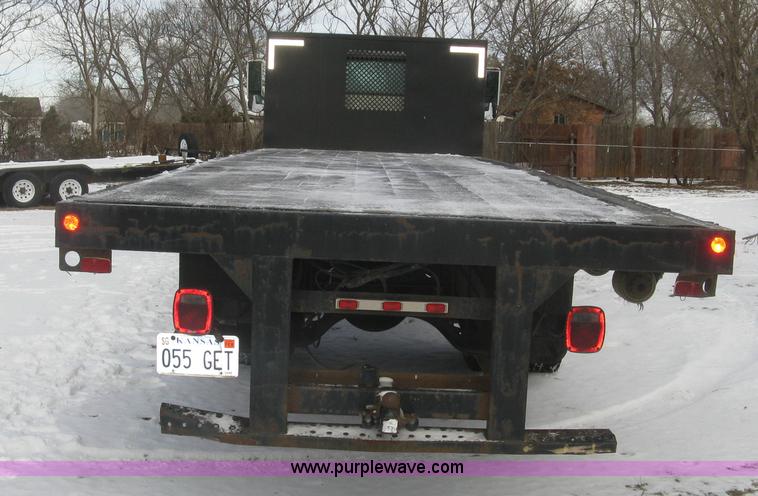 image for item K2773 2000 International 4700 flatbed truck