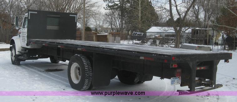 image for item K2773 2000 International 4700 flatbed truck