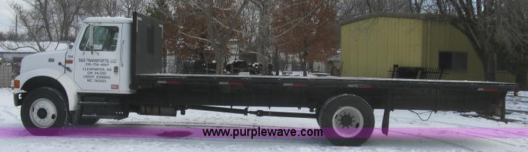 image for item K2773 2000 International 4700 flatbed truck