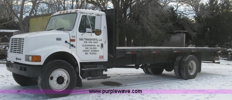 image for item K2773 2000 International 4700 flatbed truck