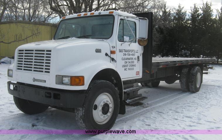image for item K2773 2000 International 4700 flatbed truck