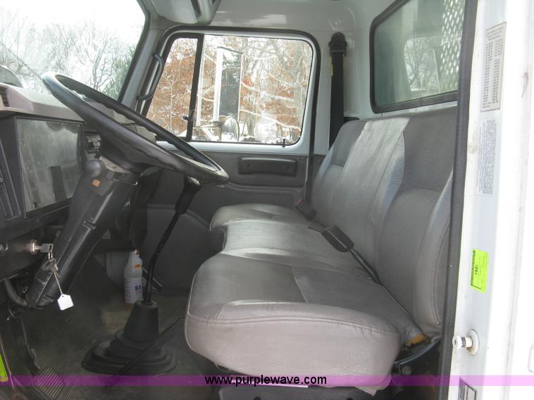 image for item K2773 2000 International 4700 flatbed truck