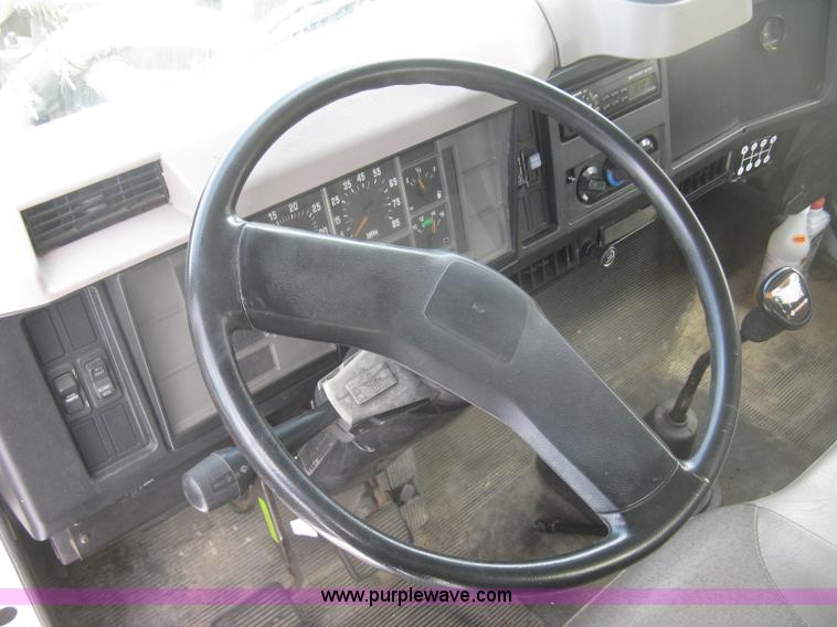 image for item K2773 2000 International 4700 flatbed truck