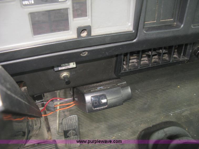 image for item K2773 2000 International 4700 flatbed truck